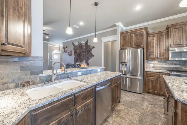 $373,450 | 527 Avenue T, Shallowater, TX 79363