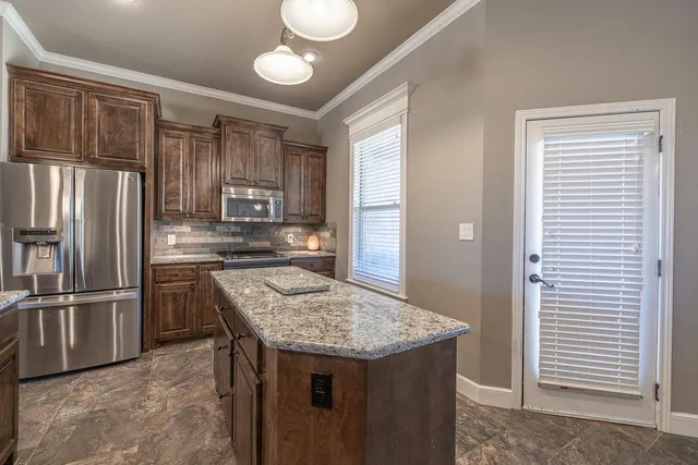 $373,450 | 527 Avenue T, Shallowater, TX 79363