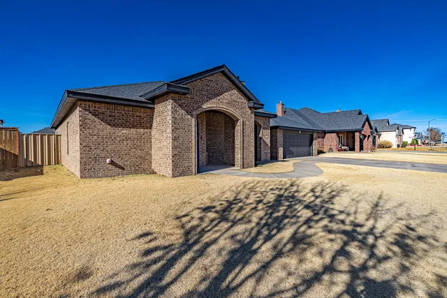 $373,450 | 527 Avenue T, Shallowater, TX 79363