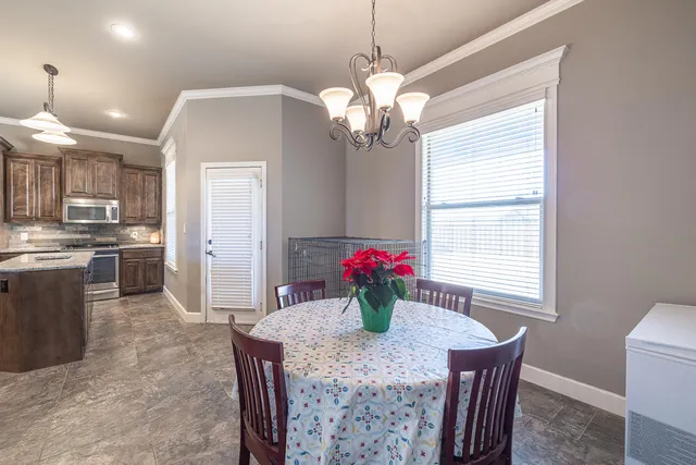 $373,450 | 527 Avenue T, Shallowater, TX 79363