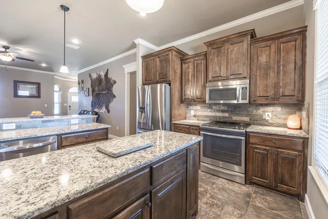 $373,450 | 527 Avenue T, Shallowater, TX 79363