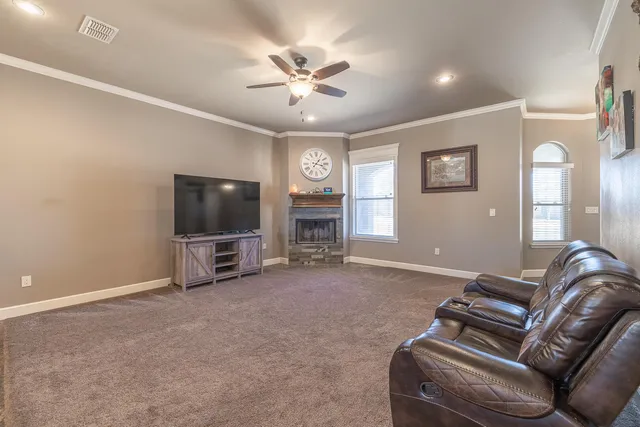 $373,450 | 527 Avenue T, Shallowater, TX 79363