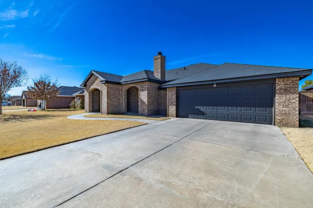 $373,450 | 527 Avenue T, Shallowater, TX 79363