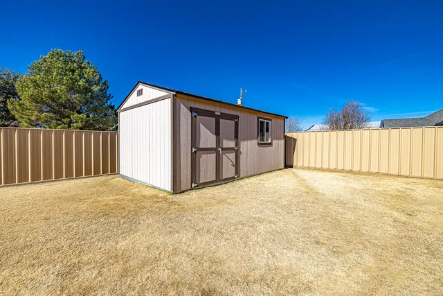 $373,450 | 527 Avenue T, Shallowater, TX 79363