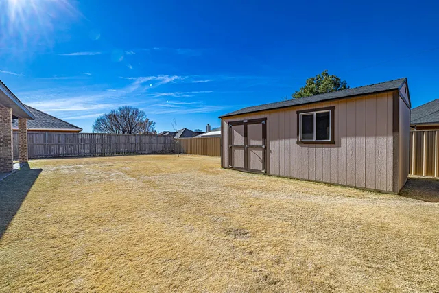 $373,450 | 527 Avenue T, Shallowater, TX 79363