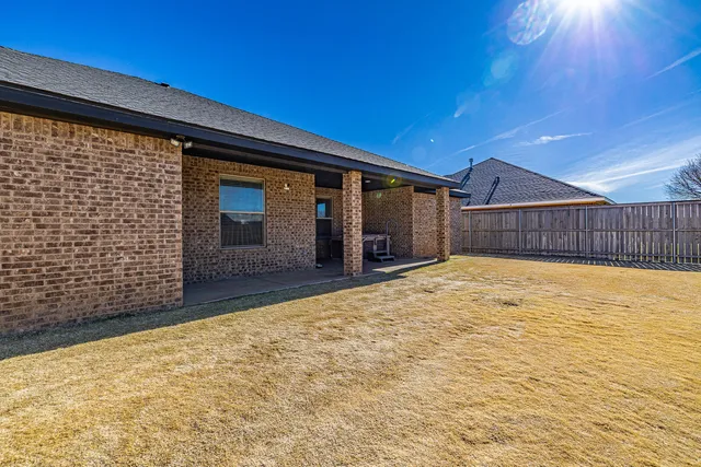 $373,450 | 527 Avenue T, Shallowater, TX 79363