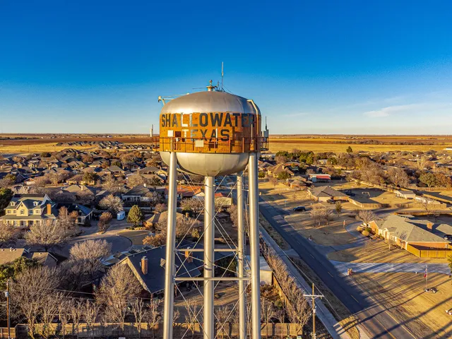 $373,450 | 527 Avenue T, Shallowater, TX 79363