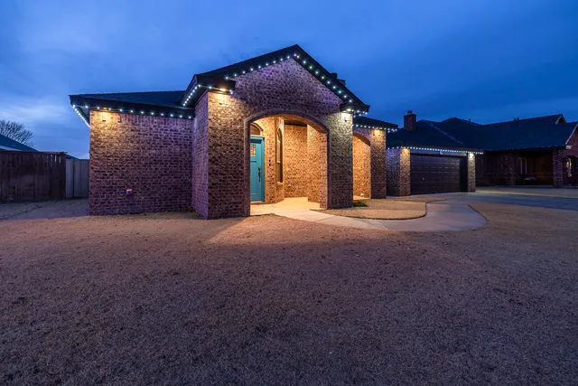 $373,450 | 527 Avenue T, Shallowater, TX 79363