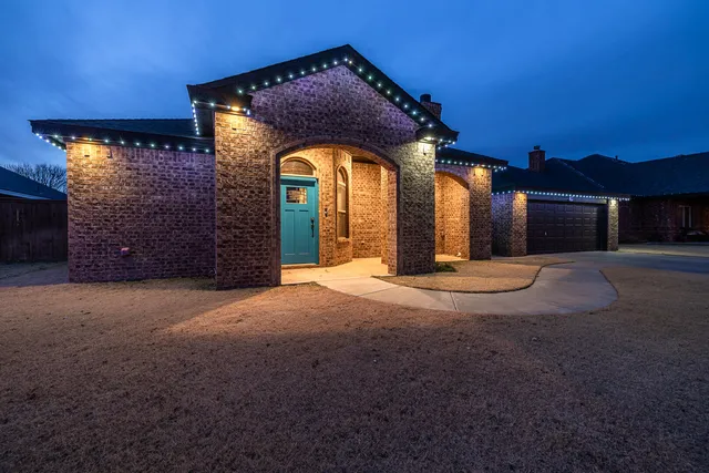 $373,450 | 527 Avenue T, Shallowater, TX 79363