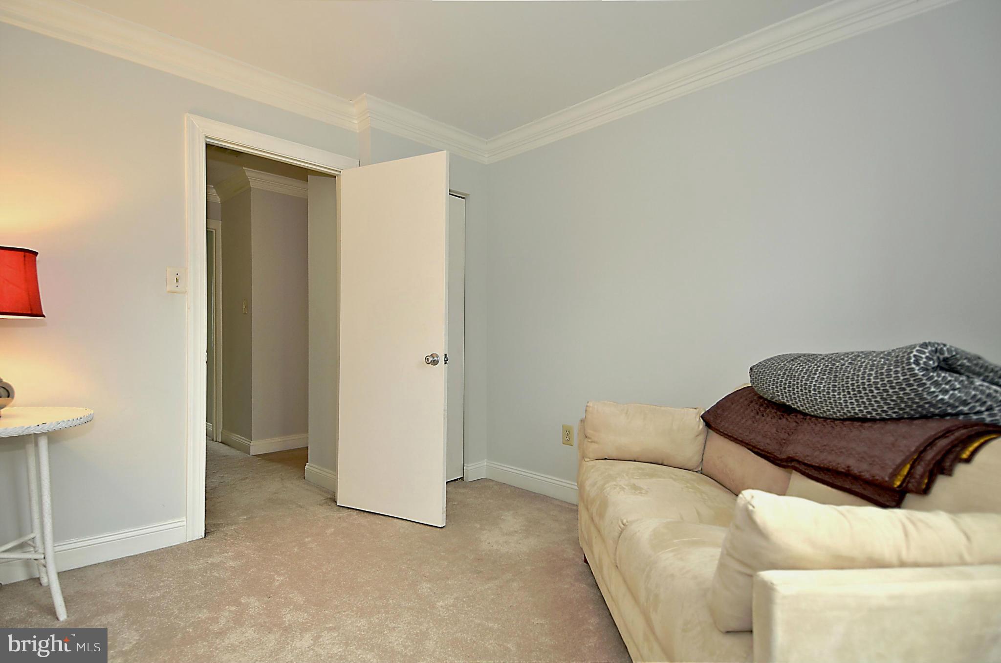 35 Kinsman View Circle Silver Spring, MD 20901 - Photo 13 of 30 a living room with a couch