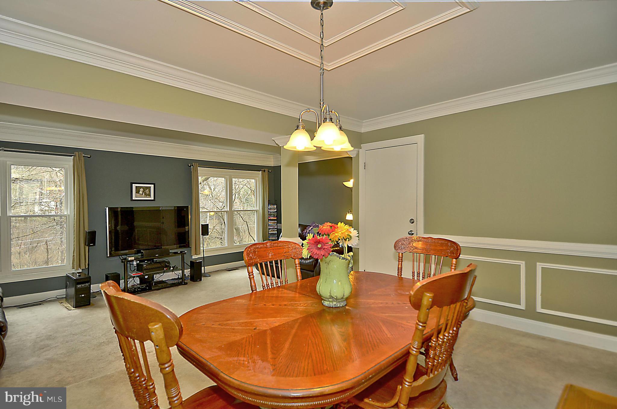 35 Kinsman View Circle Silver Spring, MD 20901 - Photo 5 of 30 a dining room with furniture and window