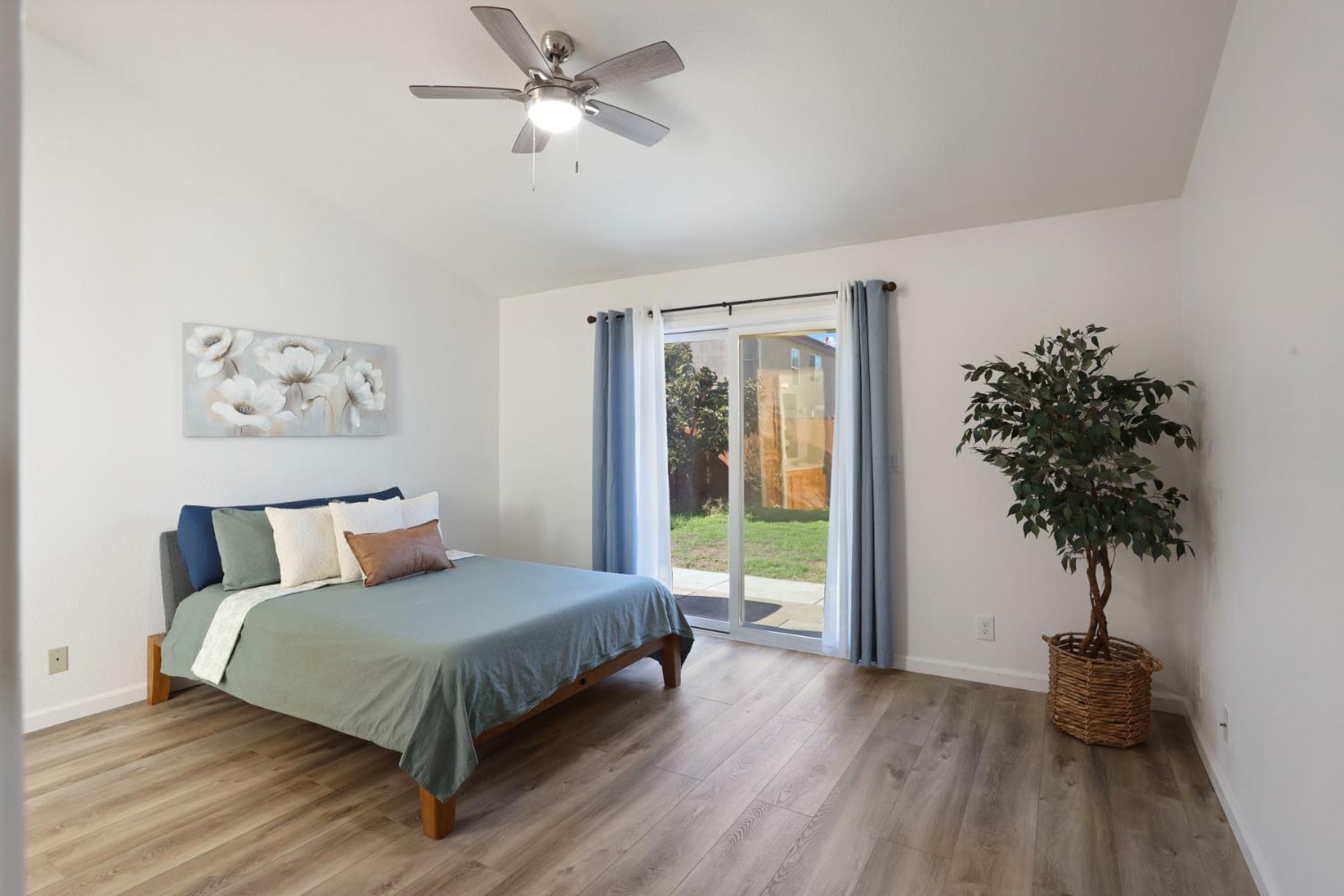 1505 Dreyfus Lane Modesto, CA 95355 - Photo 18 of 25 a bedroom with a large bed and a potted plant