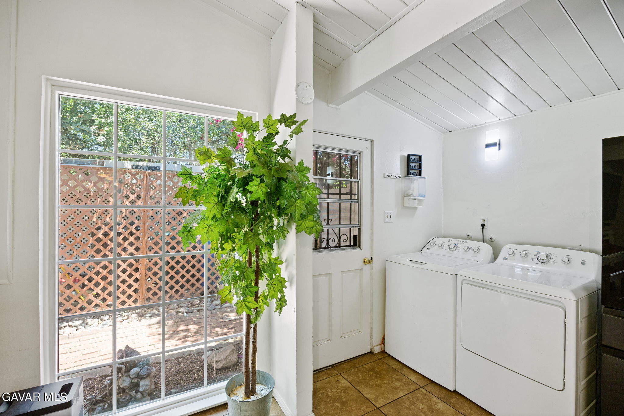 6579 Hillside Avenue Riverside, CA 92504 - Photo 12 of 34 12-web-or-mls-IMG_9502