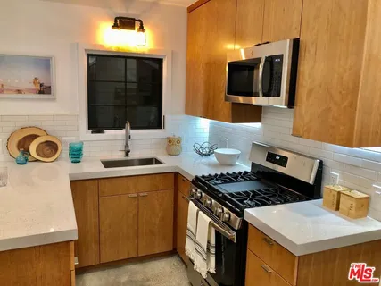 $8,250 | 4217 Irvine Avenue, Studio City, CA 91604