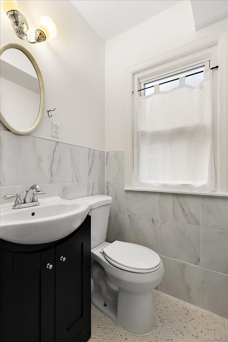 10612 Nottingham Road Detroit, MI 48224 - Photo 15 of 50 33-10612 Nottingham-33.jpg