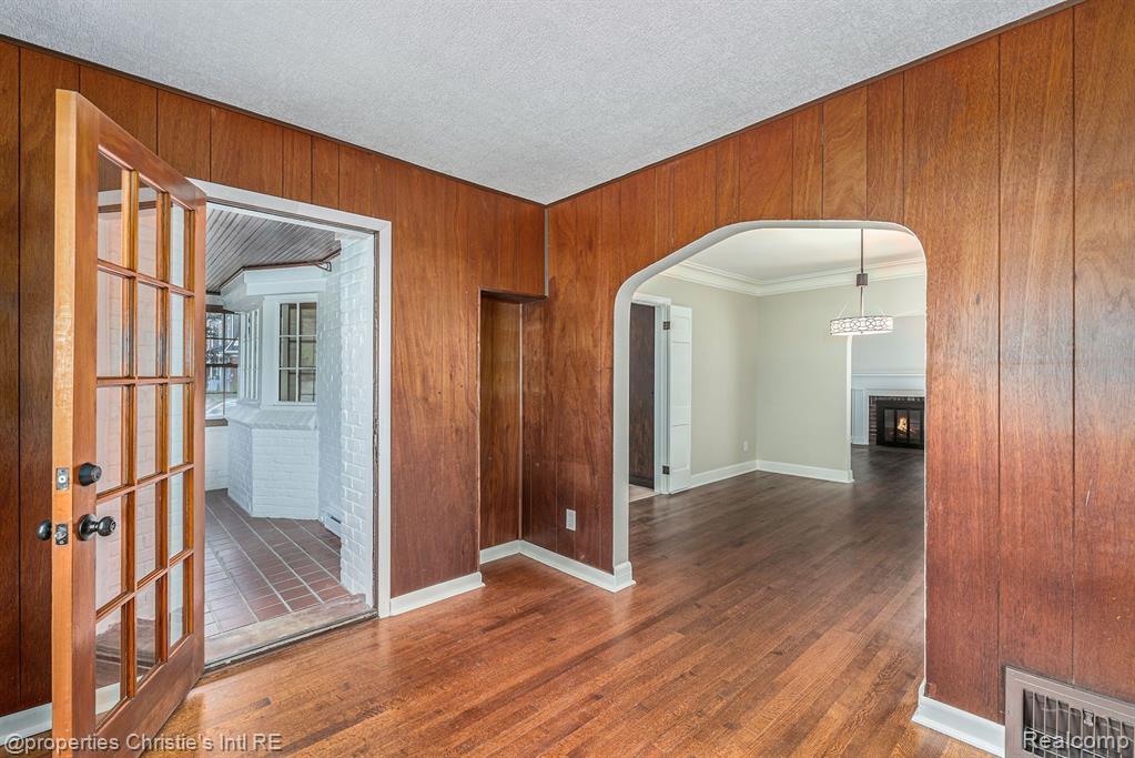 302 Moran Road Grosse Pointe Farms, MI 48236 - Photo 14 of 38