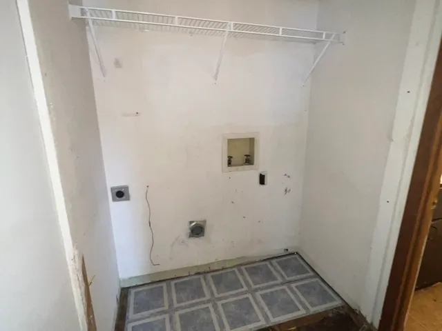 a view of utility room