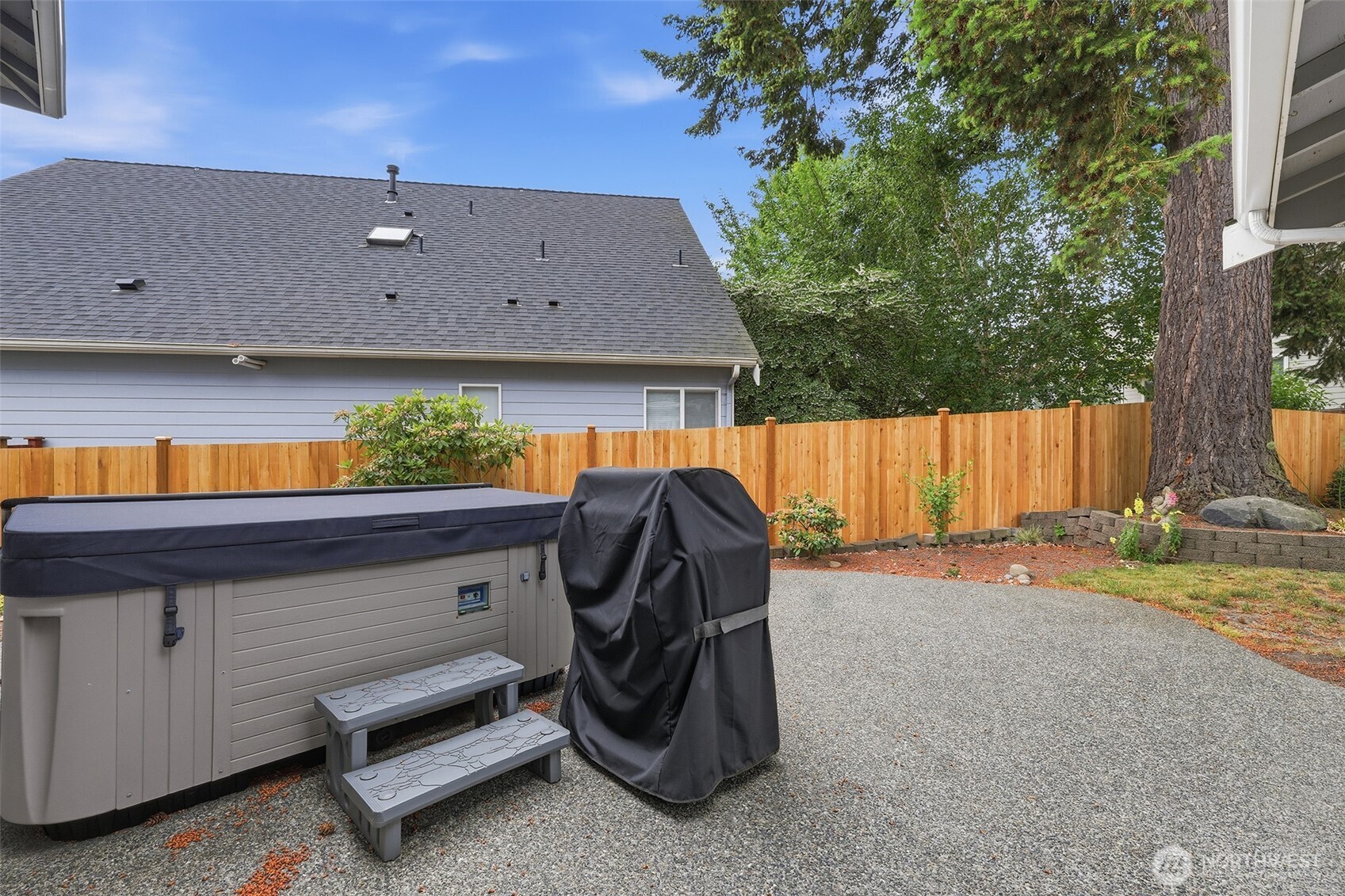 17747 89th Court Northeast Bothell, WA 98011 - Photo 15 of 33 a backyard of a house