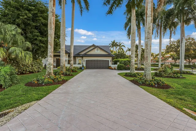 $1,690,000 | 123 Newport Drive, Naples, FL 34114