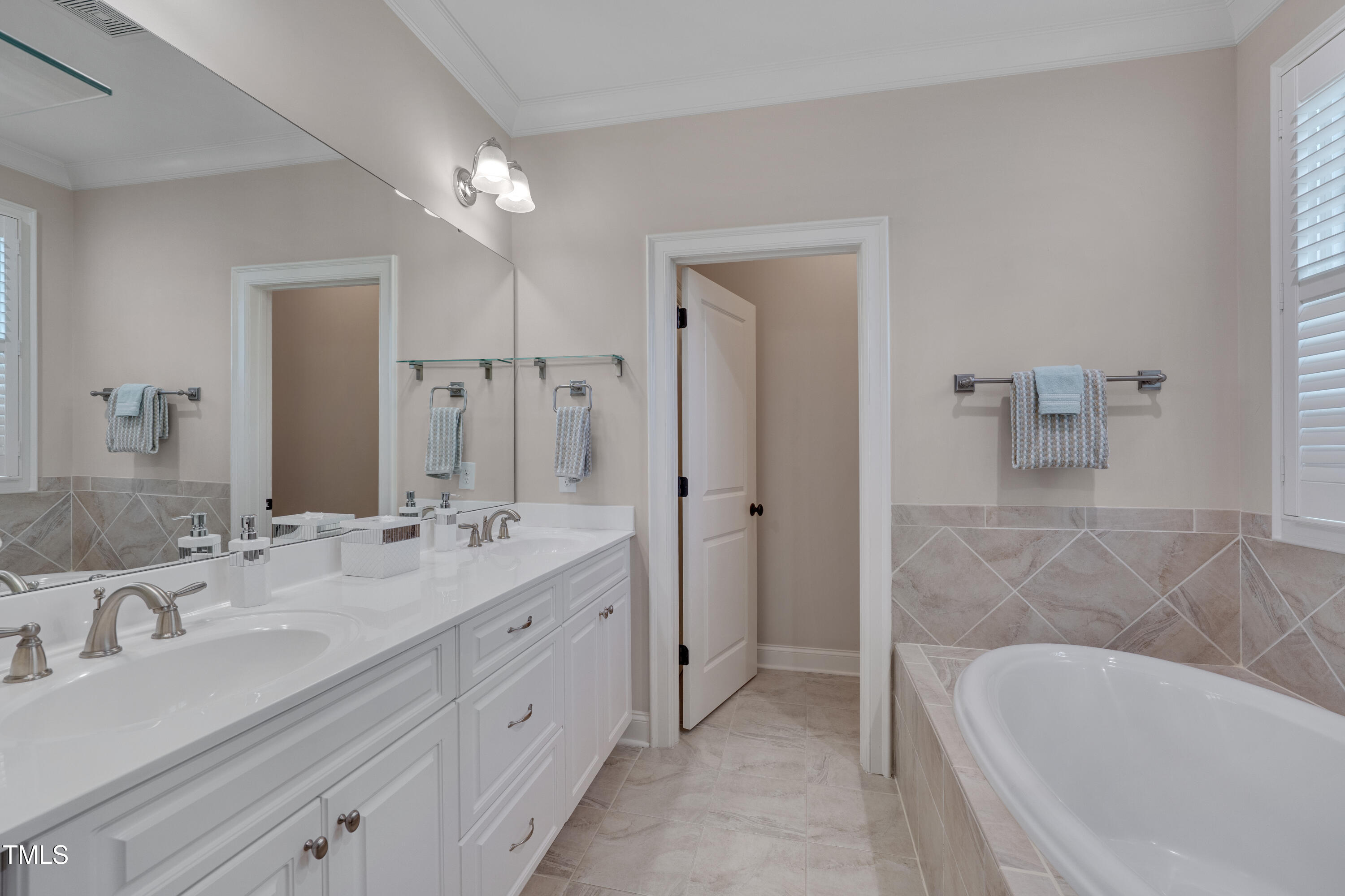 129 Cofield Circle Durham, NC 27707 - Photo 20 of 37 a bathroom with a double vanity sink mirror double and bathtub