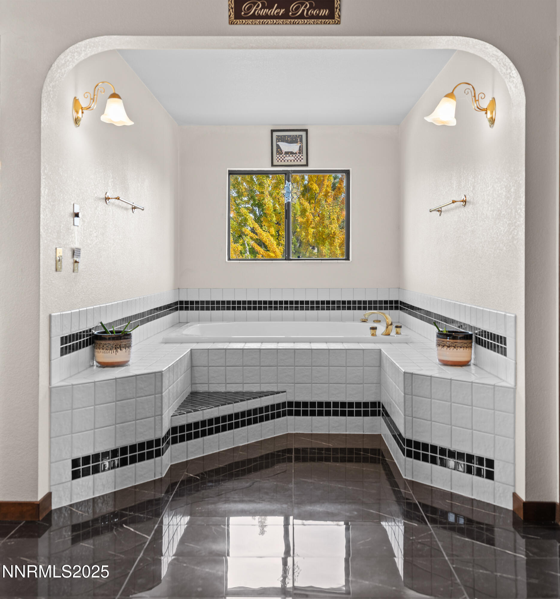 2780 Mario Road Reno, NV 89523 - Photo 23 of 41 a bathroom with a tub