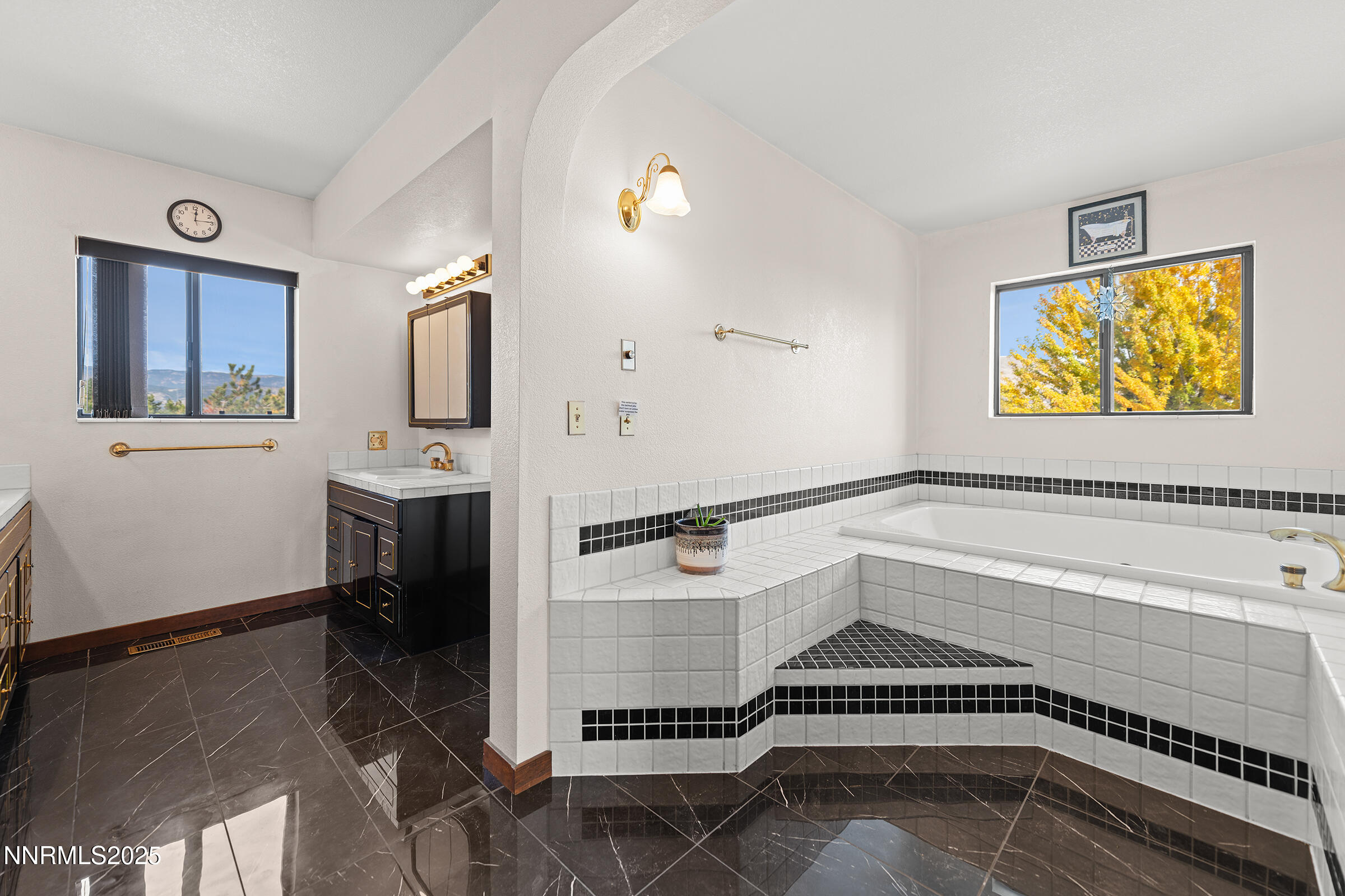 2780 Mario Road Reno, NV 89523 - Photo 25 of 41 a bathroom with a sink a mirror and a bathtub