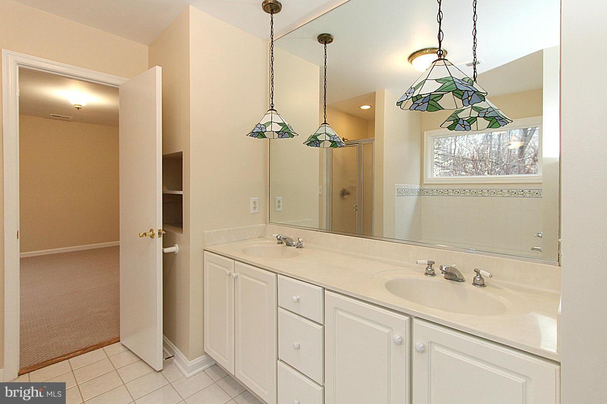 6802 Rannoch Road Bethesda, MD 20817 - Photo 21 of 30 Jack and Jill Full Bath #2