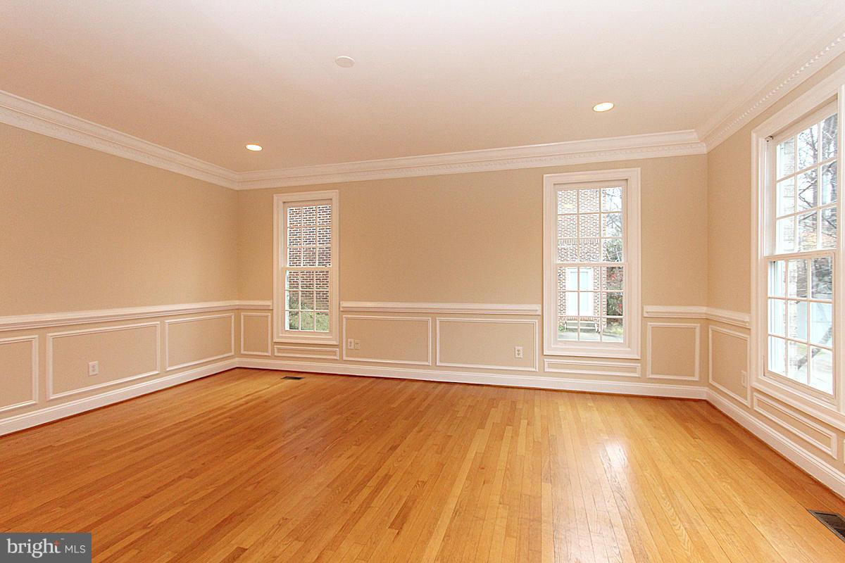 6802 Rannoch Road Bethesda, MD 20817 - Photo 3 of 30 Dining Room