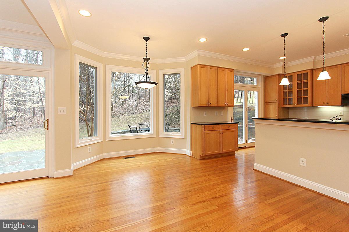 6802 Rannoch Road Bethesda, MD 20817 - Photo 10 of 30 Eat-In Kitchen