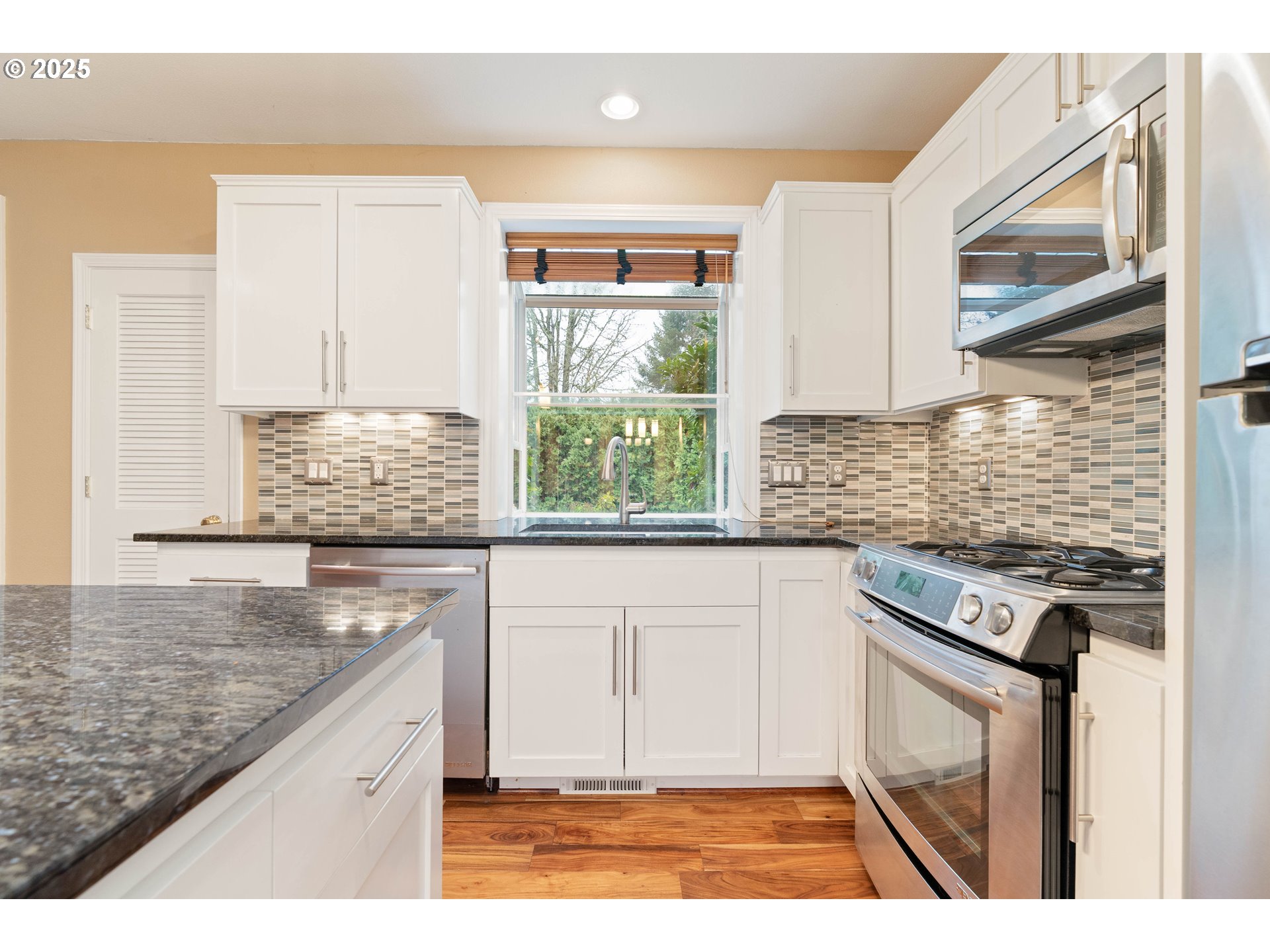 7799 Southwest Montclair Drive Portland, OR 97225 - Photo 13 of 39