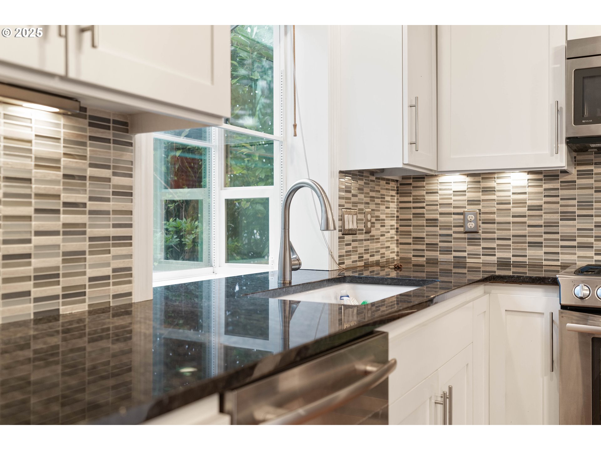 7799 Southwest Montclair Drive Portland, OR 97225 - Photo 16 of 39