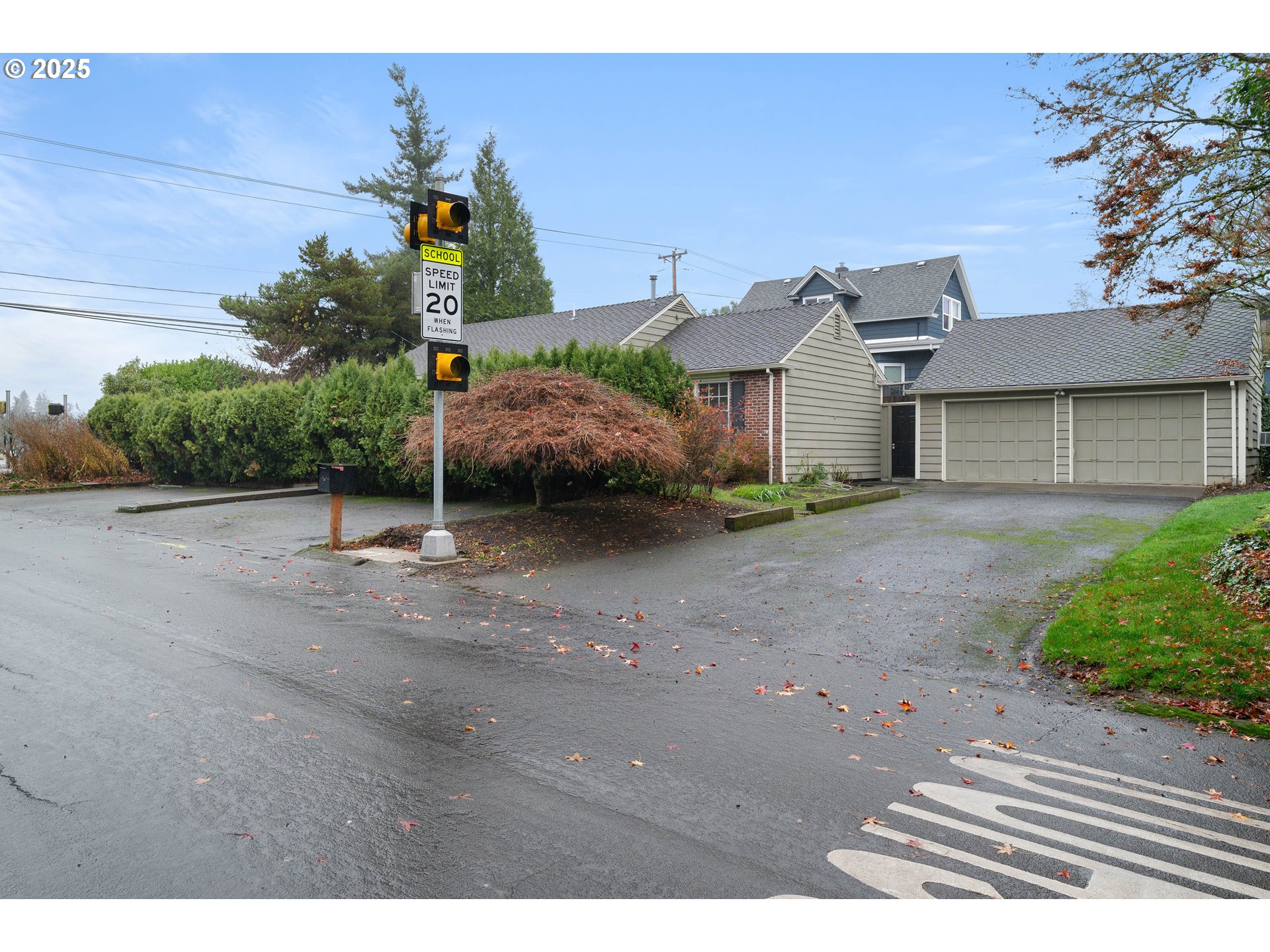 7799 Southwest Montclair Drive Portland, OR 97225 - Photo 4 of 39