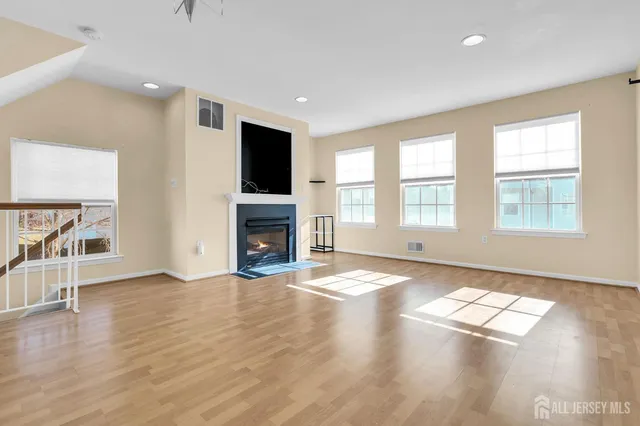 $2,800 | 63 Giera Court, Parlin, NJ 08859