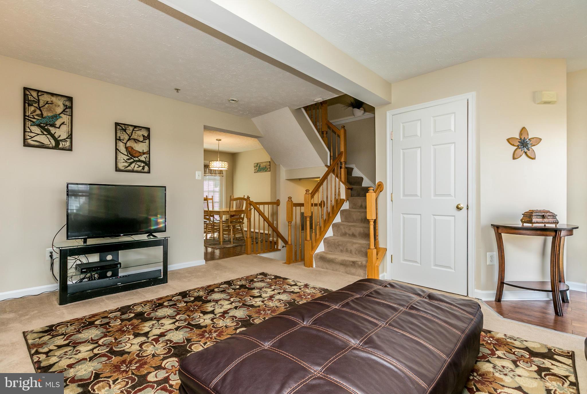 9811 Finsbury Road Baltimore, MD 21237 - Photo 3 of 30 Living Room