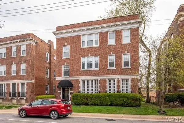 $795,000 | 738 Kingsland Avenue, University City, MO 63130