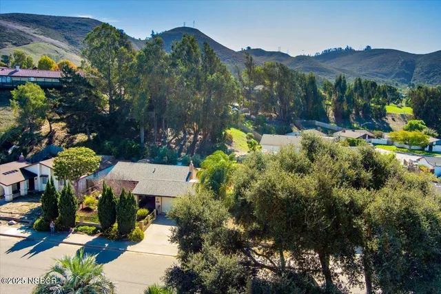 $619,900 | 1112 East Hickory Avenue, Lompoc, CA 93436