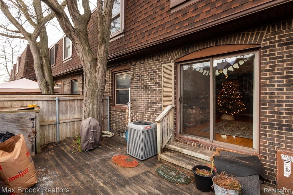 5005 Crooks Road, Unit 34 Royal Oak, MI 48073 - Photo 23 of 29