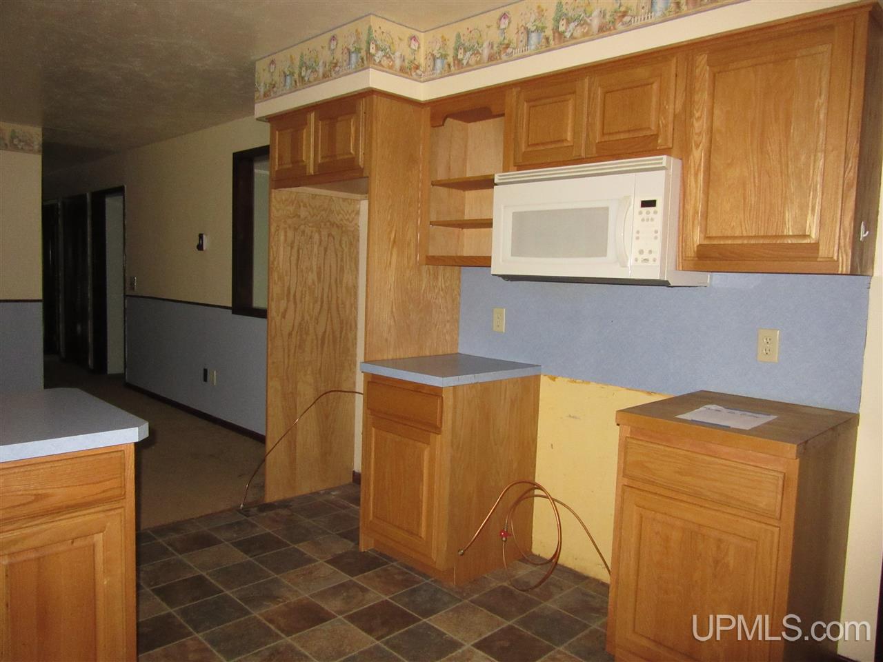 2694 River Road Gulliver, MI 49840 - Photo 8 of 24