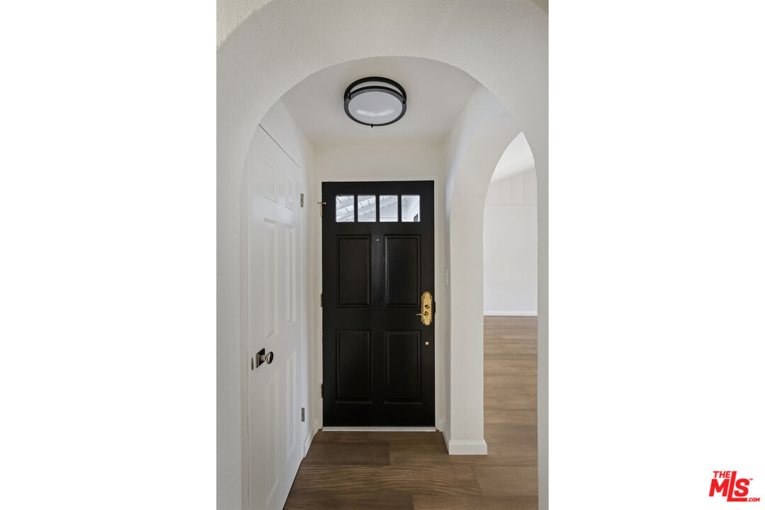 12153 Maxwellton Road Studio City, CA 91604 - Photo 6 of 48