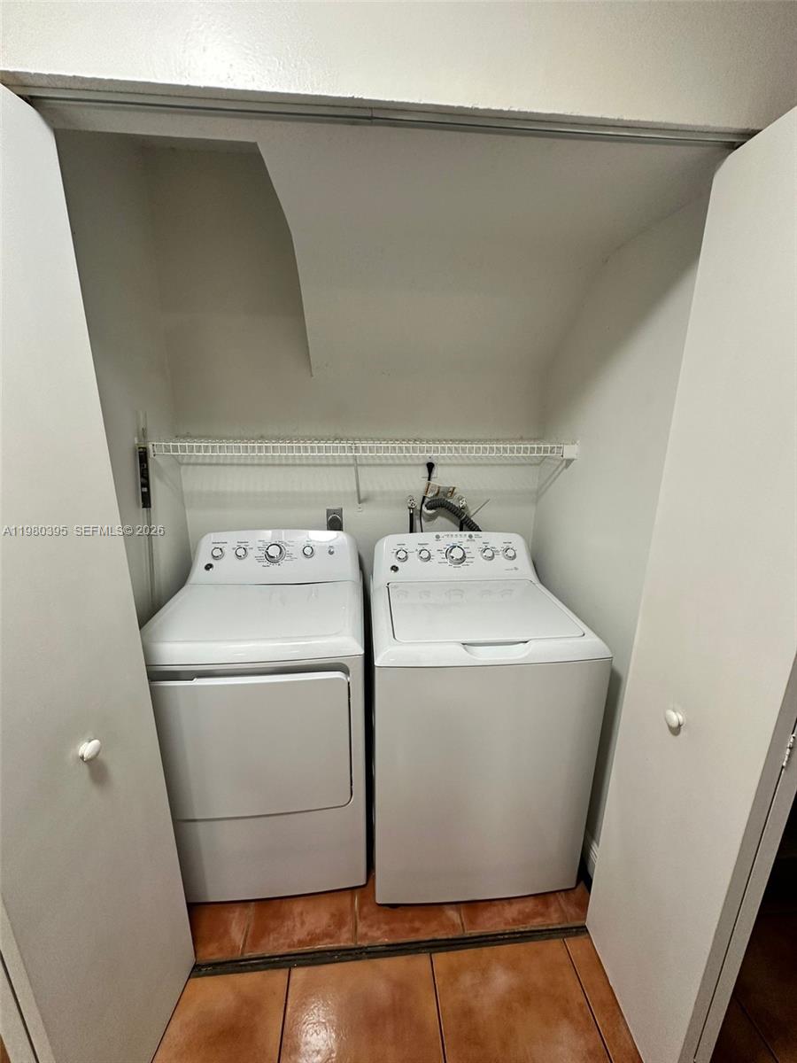 6235 Southwest Kendale Lakes Circle, Unit 237 Miami, FL 33183 - Photo 24 of 24 a utility room with dryer and washer
