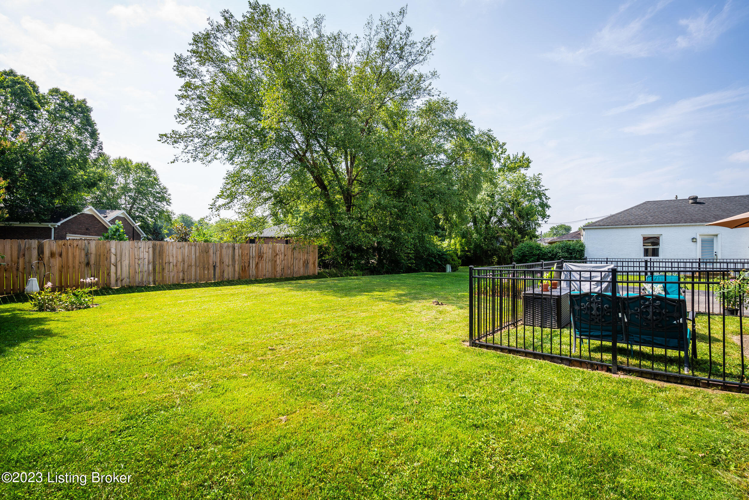 305 Moser Road Louisville, KY 40243 - Photo 8 of 49 305 Moser Rd-08