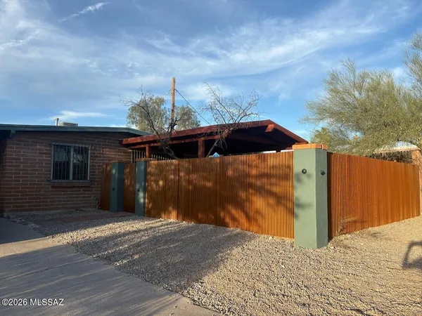 $2,100 | 237 East Lee Street, Tucson, AZ 85705
