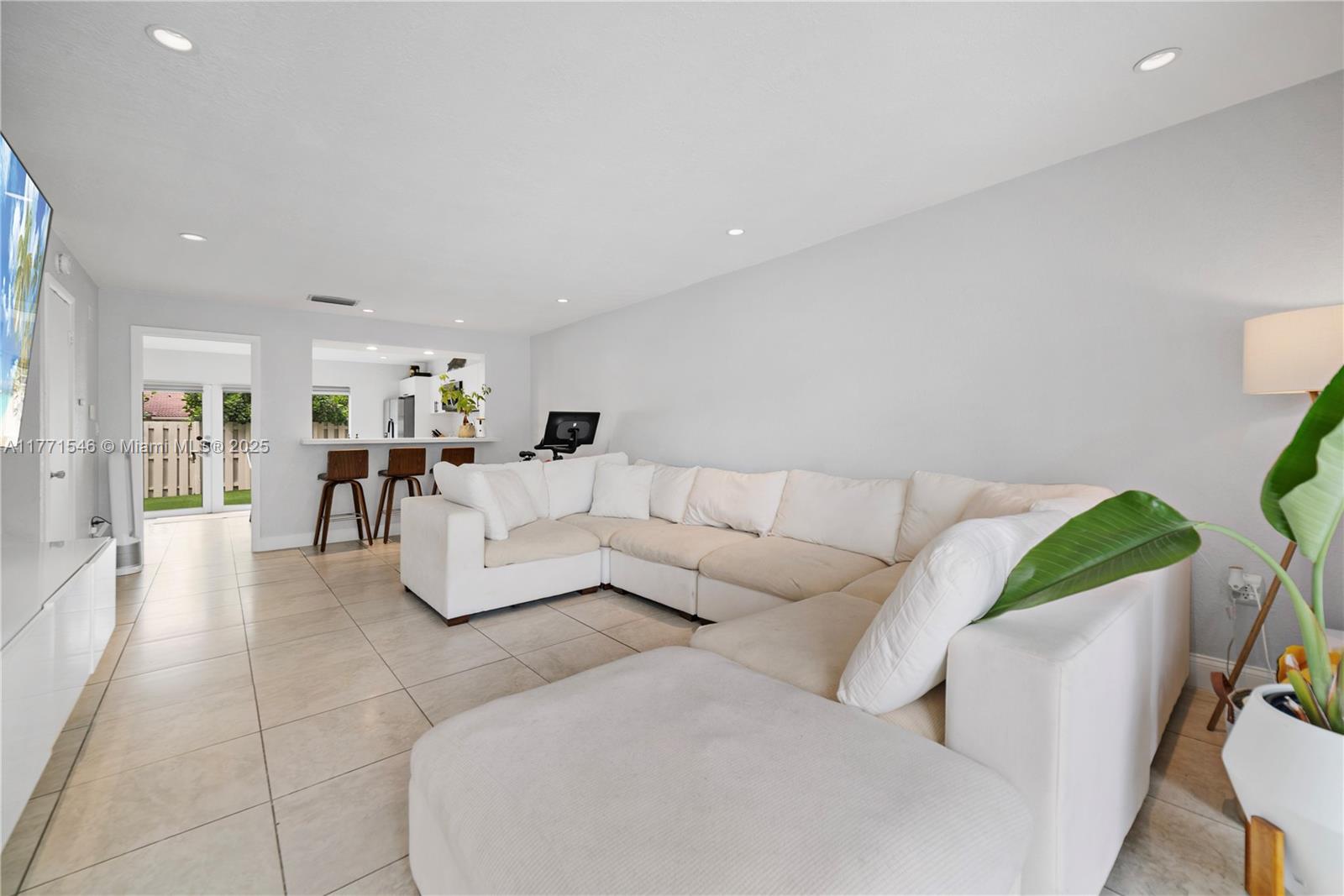 8122 Southwest 83rd Place Miami, FL 33143 - Photo 2 of 35