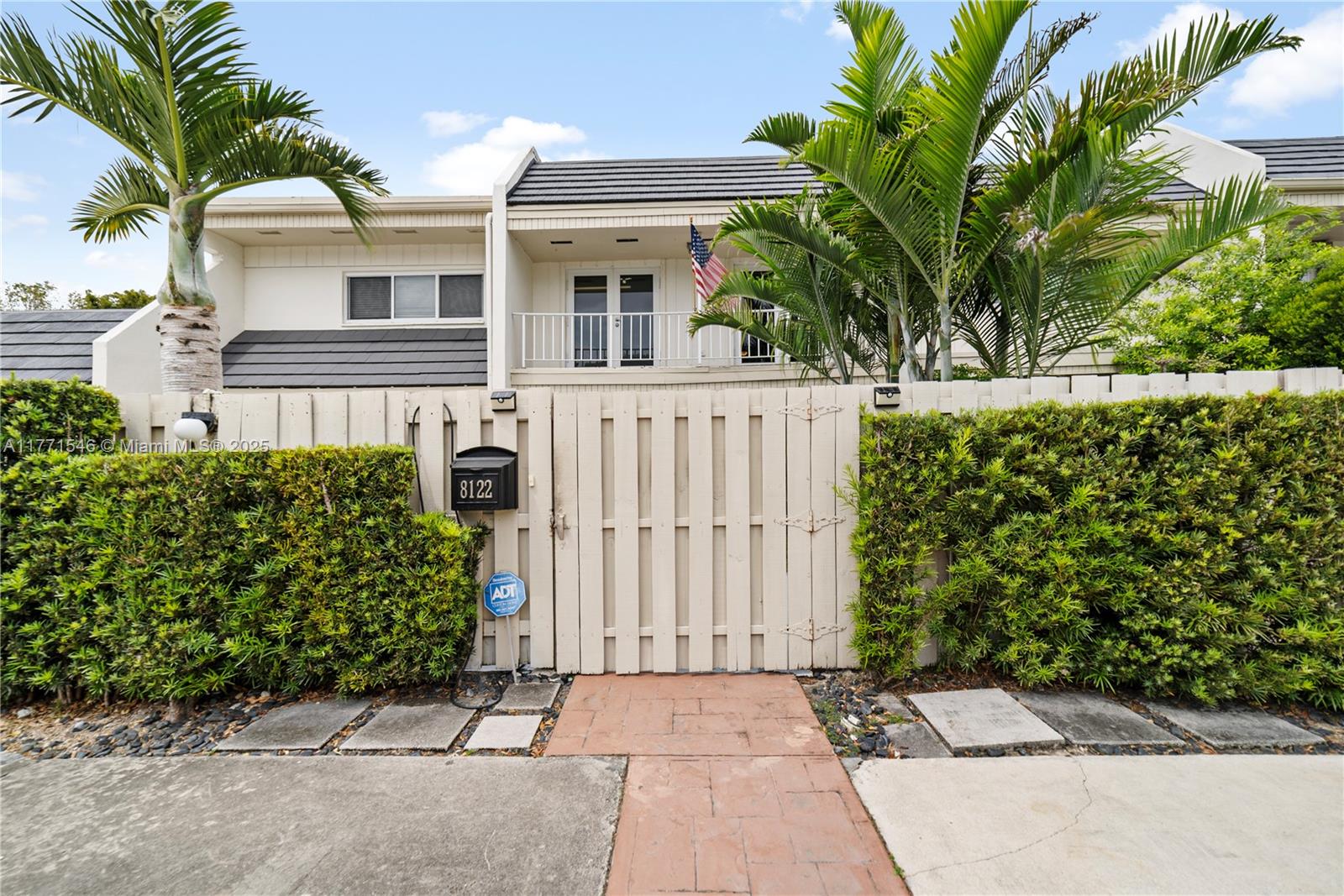 8122 Southwest 83rd Place Miami, FL 33143 - Photo 5 of 35