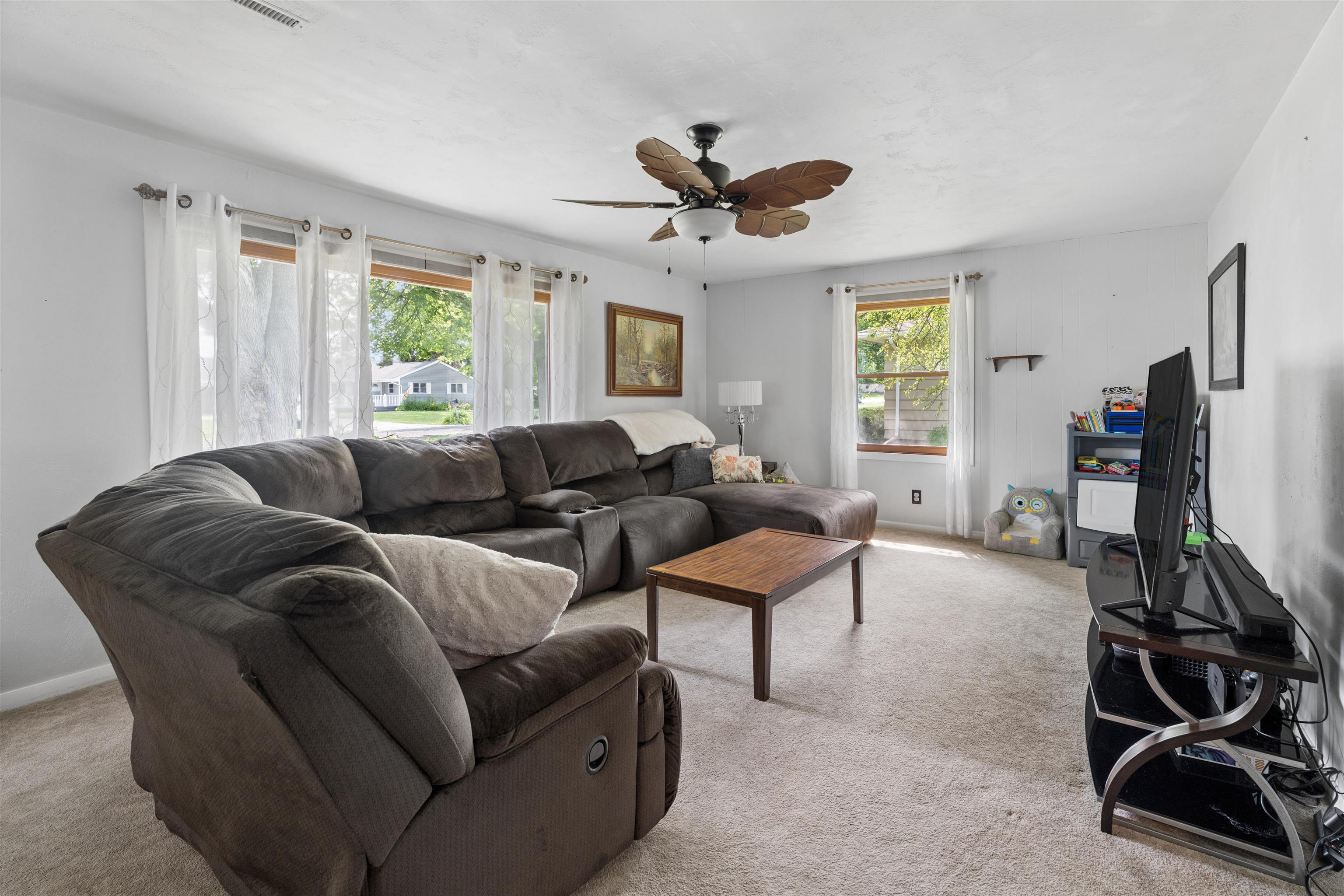 620 West Sunset Avenue Appleton, WI 54911 - Photo 2 of 25
