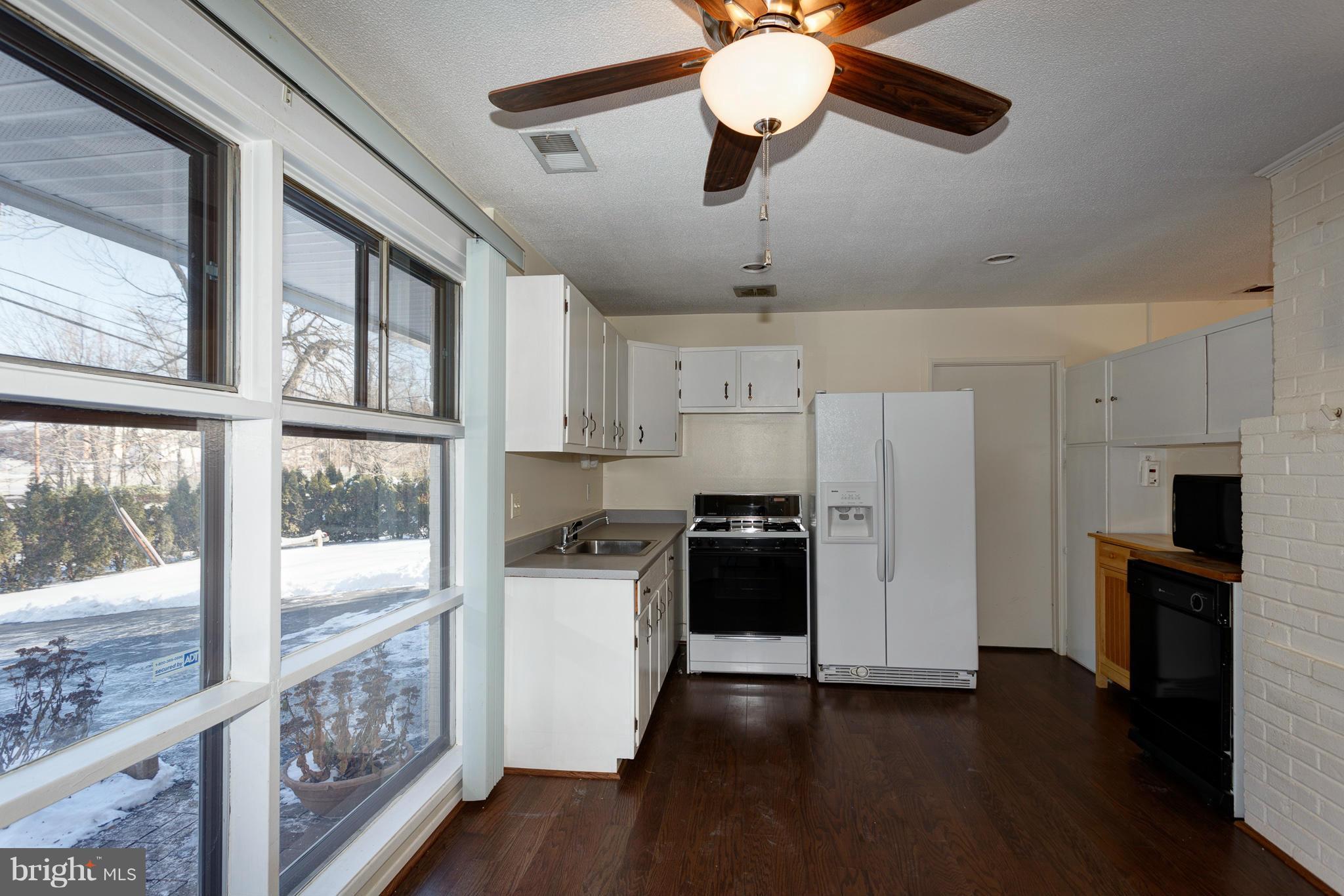 7306 Highland Street Springfield, VA 22150 - Photo 2 of 27 Kitchen