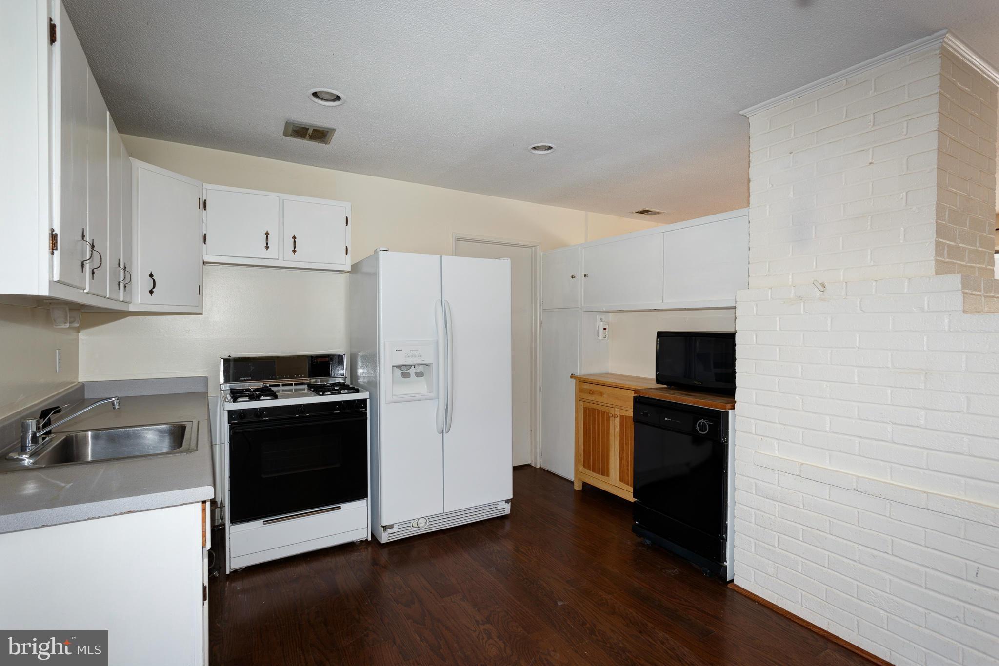 7306 Highland Street Springfield, VA 22150 - Photo 4 of 27 Kitchen