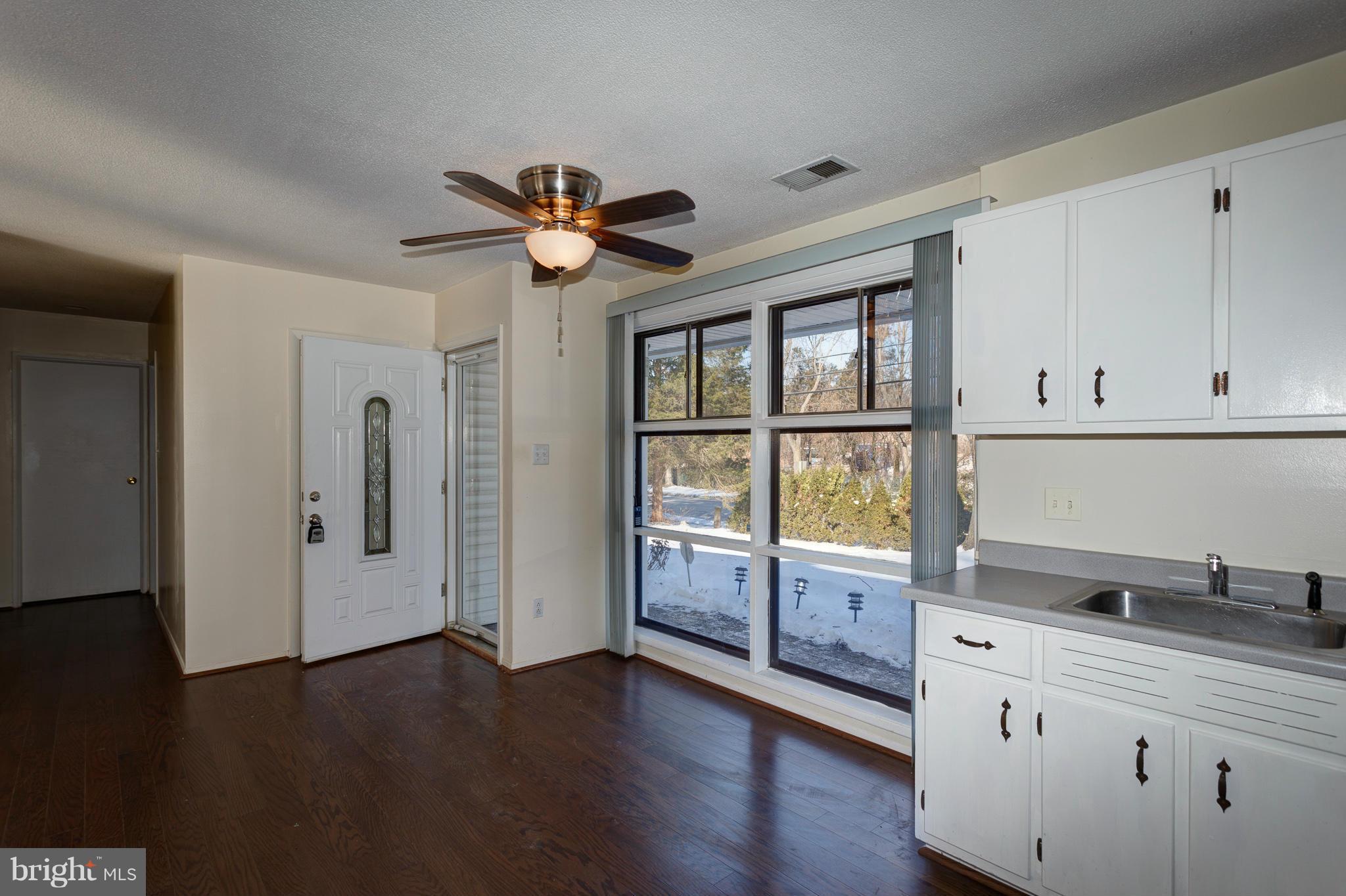 7306 Highland Street Springfield, VA 22150 - Photo 5 of 27 Kitchen