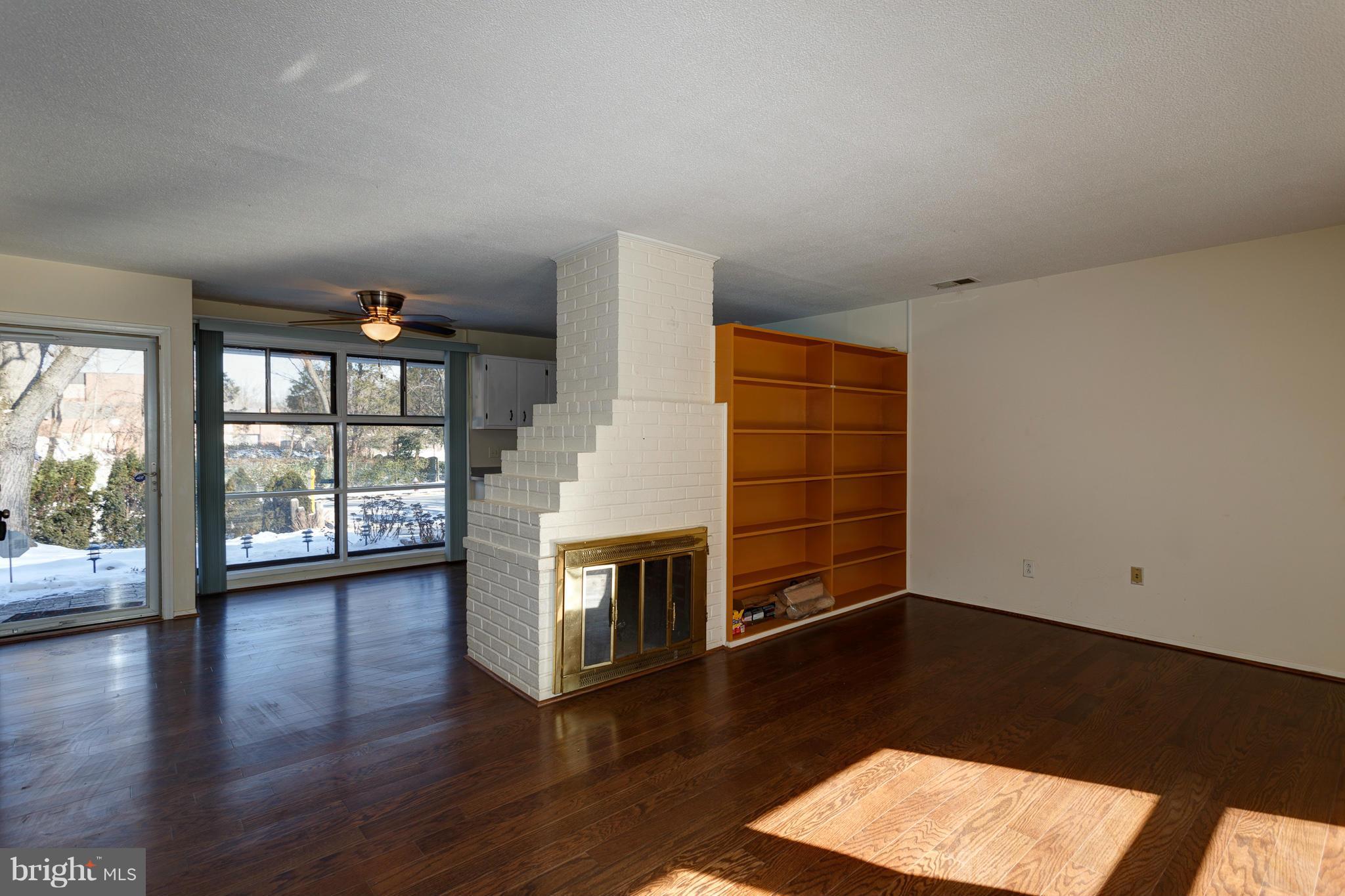7306 Highland Street Springfield, VA 22150 - Photo 7 of 27 Living Room