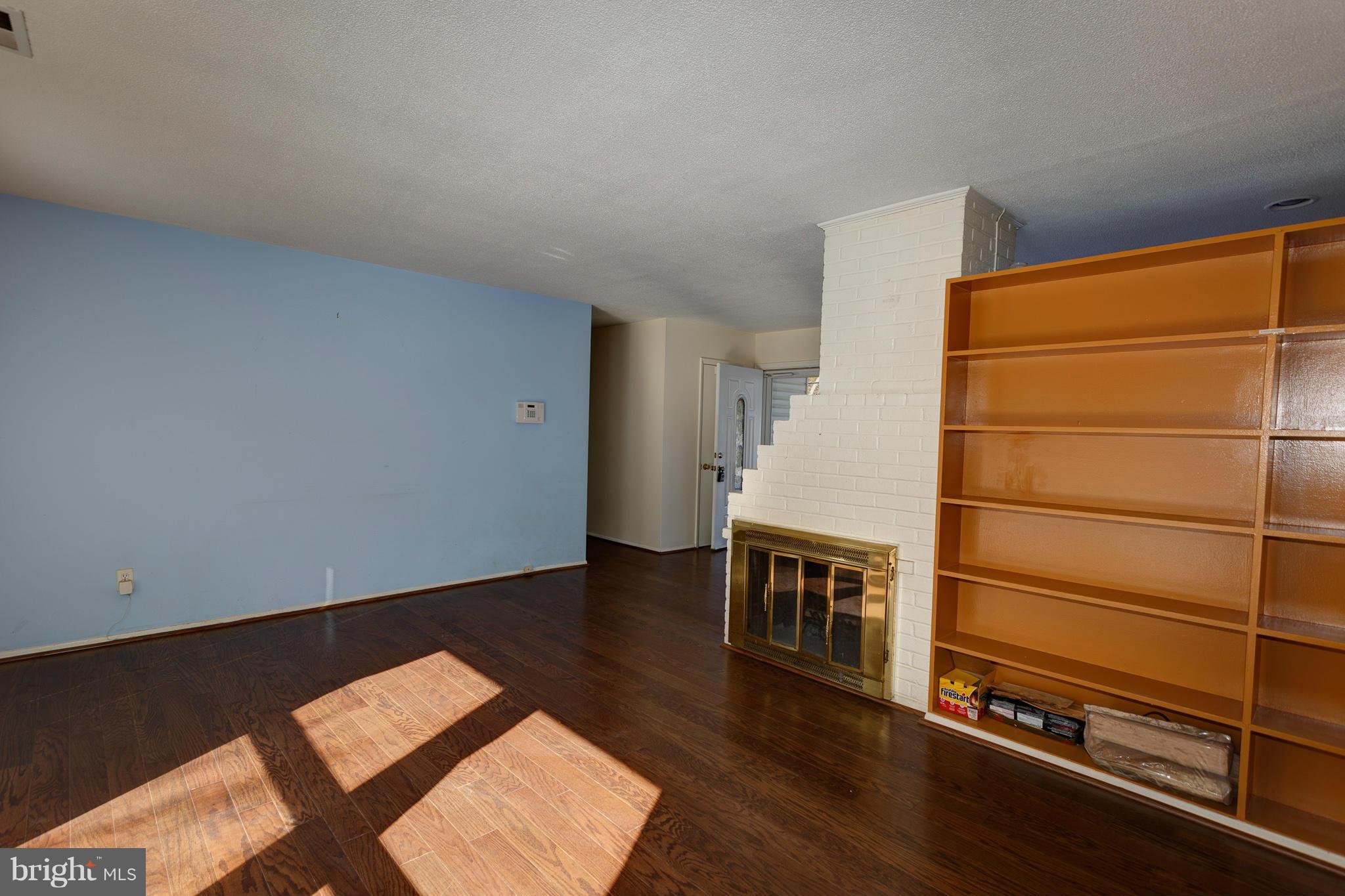 7306 Highland Street Springfield, VA 22150 - Photo 9 of 27 Living Room